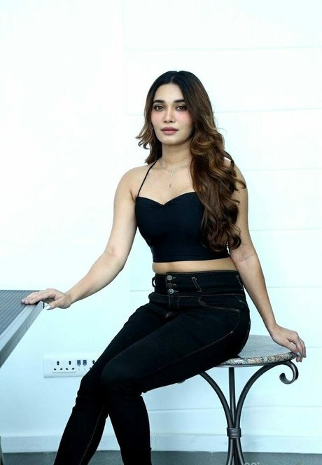 Jenifer Emmanuel exclusive star pics