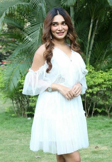 Jenifer Emmanuel nice star image