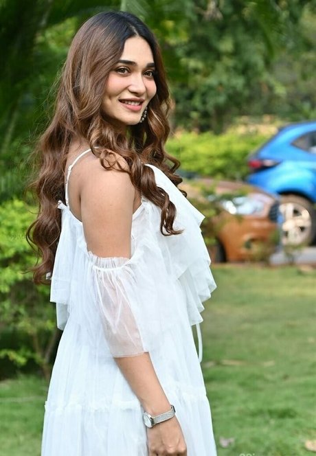 Jenifer Emmanuel sexy model img