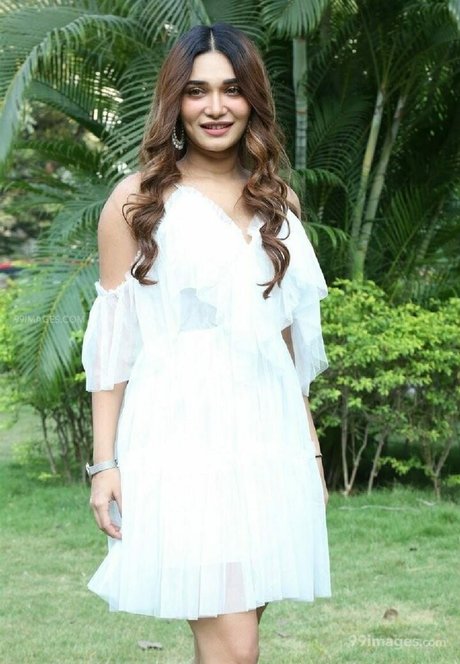 Jenifer Emmanuel star hot image