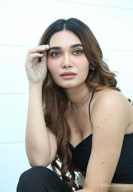 Jenifer Emmanuel perfect star pictures