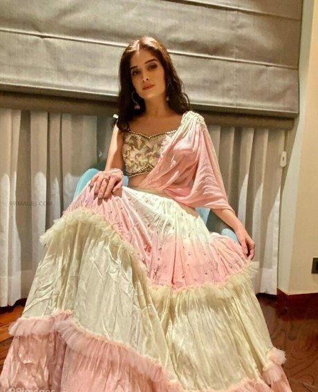 Bhavika Sharma model art pictures