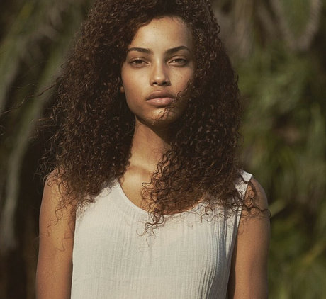 Aliana King hot model image