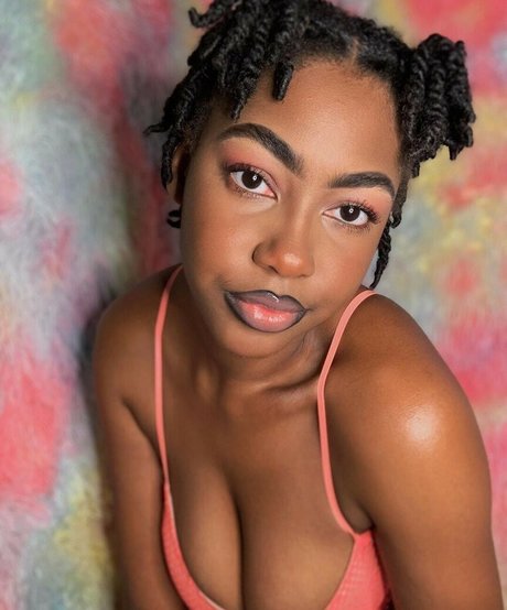 sapiosuccubust naked pornstar image