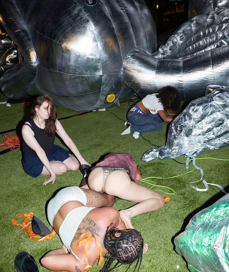 Liz Lee model erotic images