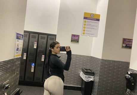 sambrizuelaa model porn images