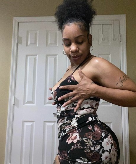 AmberTamar adult model pics