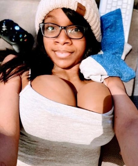 Yours trulyjo exclusive model photos