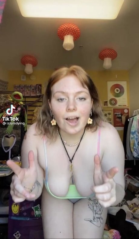 Izzyisdying model hot photo