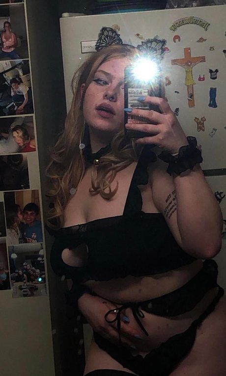 Izzyisdying xxx pornstar photo