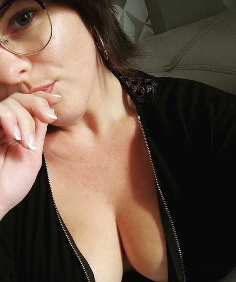 Warm body model adult images