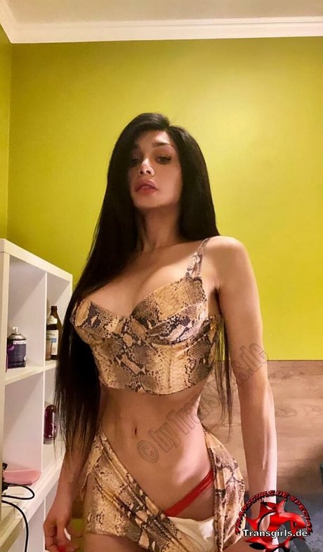 Angelica Lee model nice img