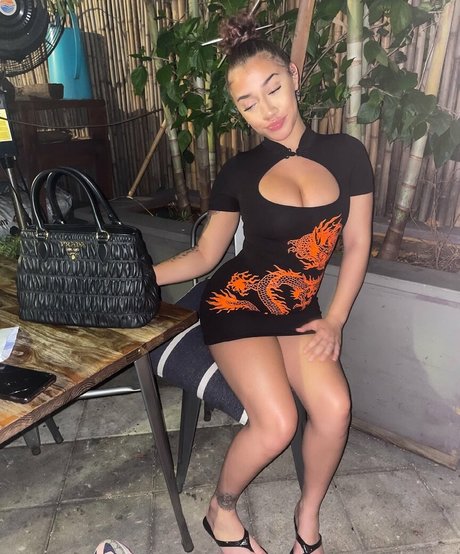 Iamnevaehakira pornstar erotic pic