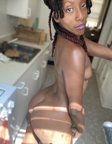 MakedaVoletta xxx model image