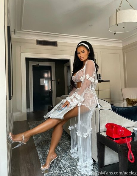 Adeleg model nudes picture