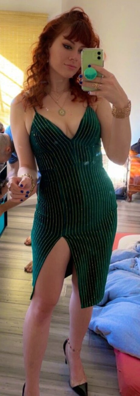 SmokeAndSomno model high quality pictures