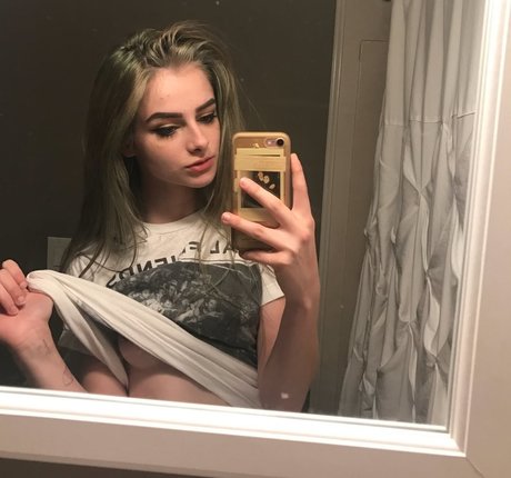 kirbysgf naked actress photo