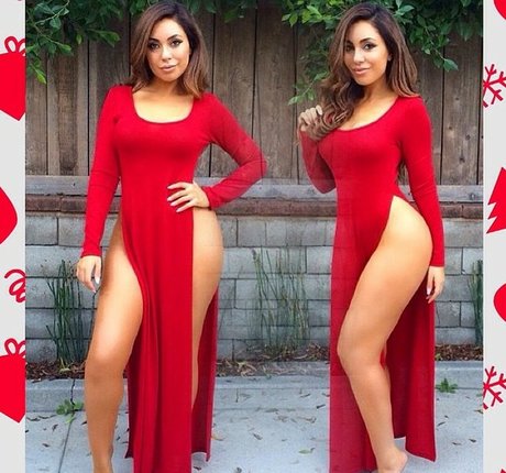 Uldouz Wallace erotic model pic