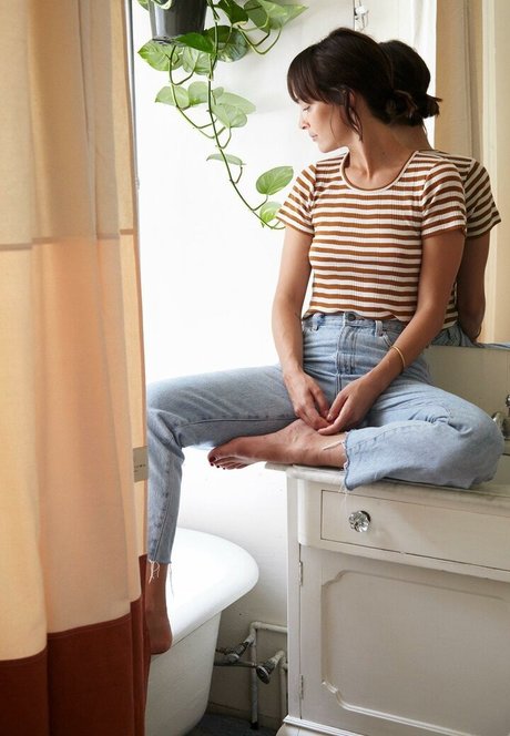 Jodi Balfour model beautiful pics