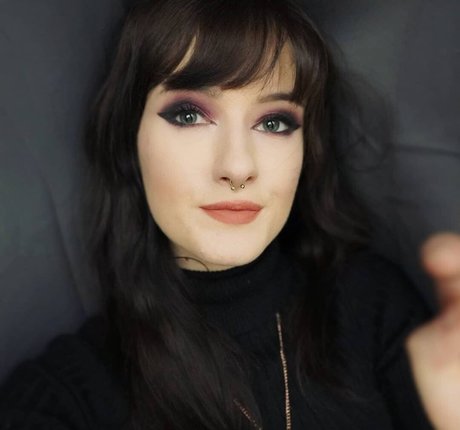 Ashi pretty actress image