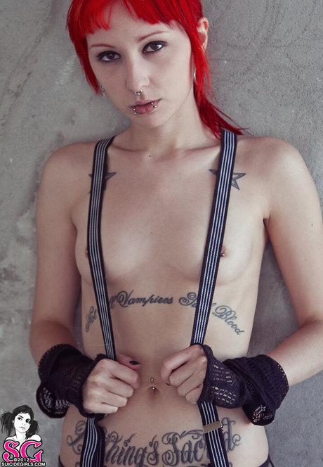 Discordia naked model img