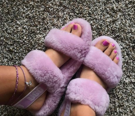 HerAthleteFeet perfect model images