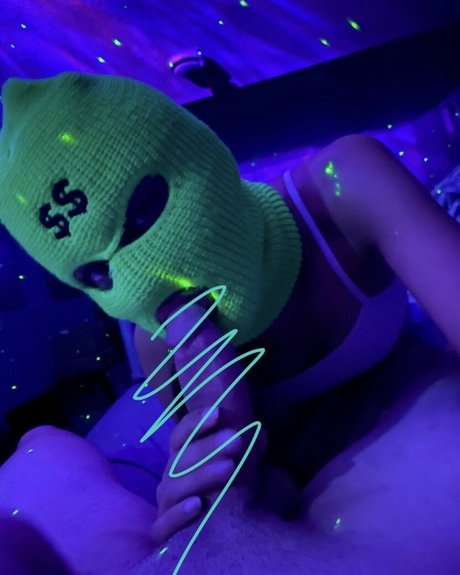 HerAthleteFeet model nice image