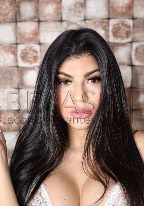 Alanamaxxine naked model pic