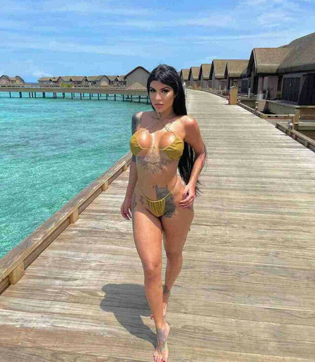 Alanamaxxine perfect model image