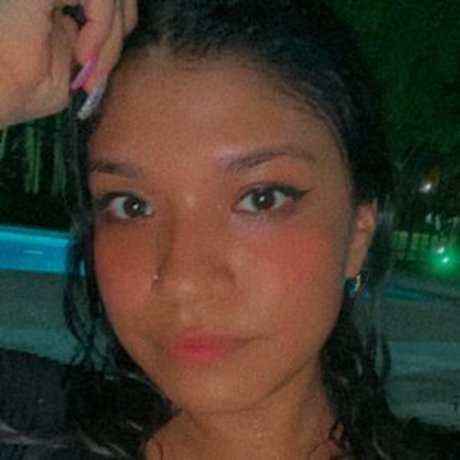 baemom naked model pictures