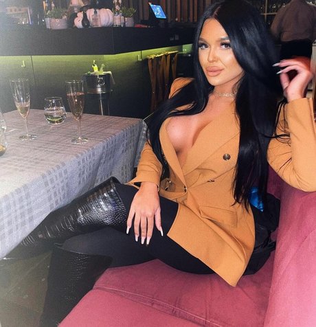 andra dumi model hot photo