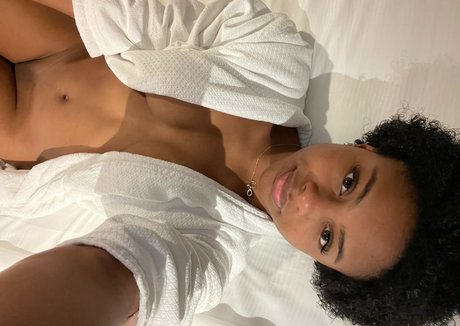 curvy shemale onlyfans free porn images