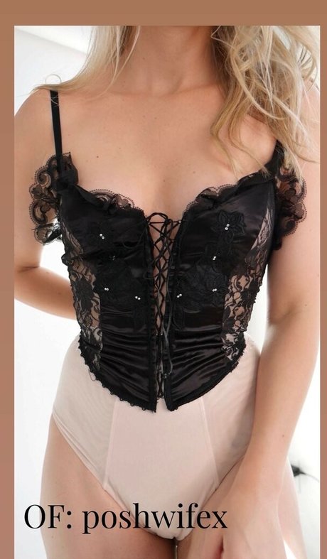 Therealposhwife nudes star archive