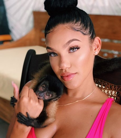 Tiona Fernan model erotic picture