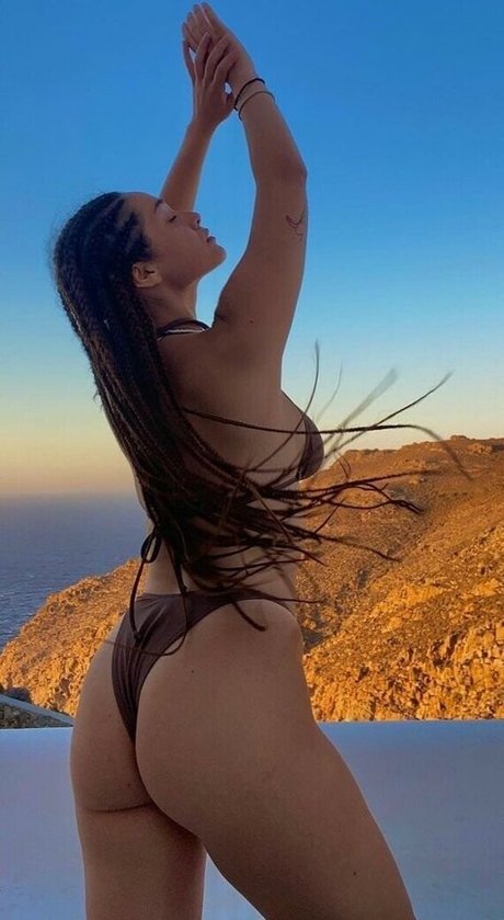 Georgia Seremeta model art archive