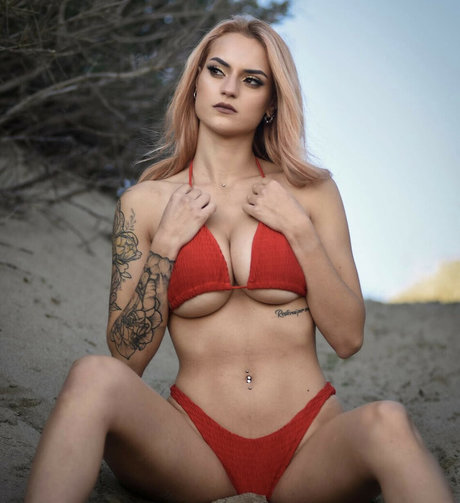 Linda Fioretti model hot photo