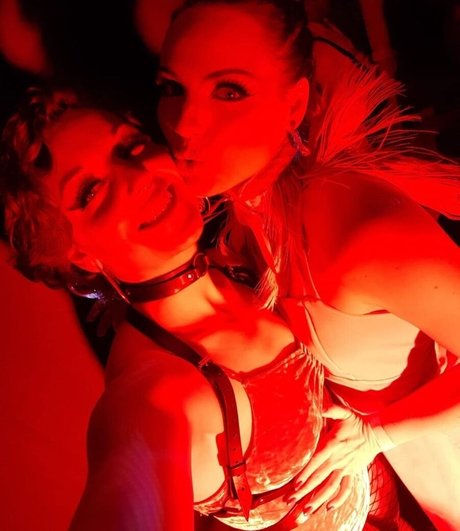 Irina Mirella star free picture