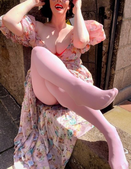 loveitwithlynsey pretty model picture