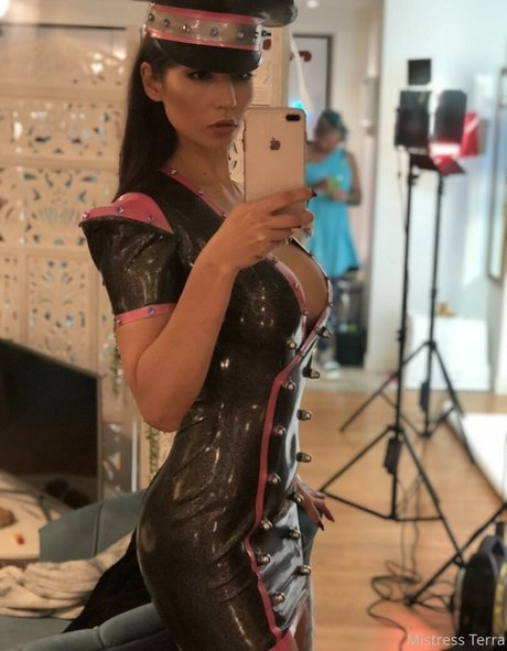 Dominant Mommy nude pornstar image