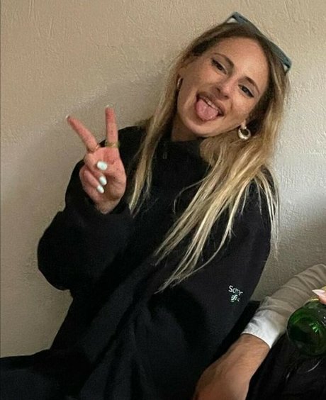 Sophia Zisi star nude image