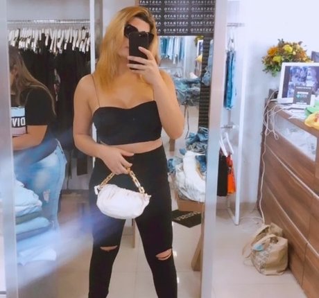 Cikarelly model porn images