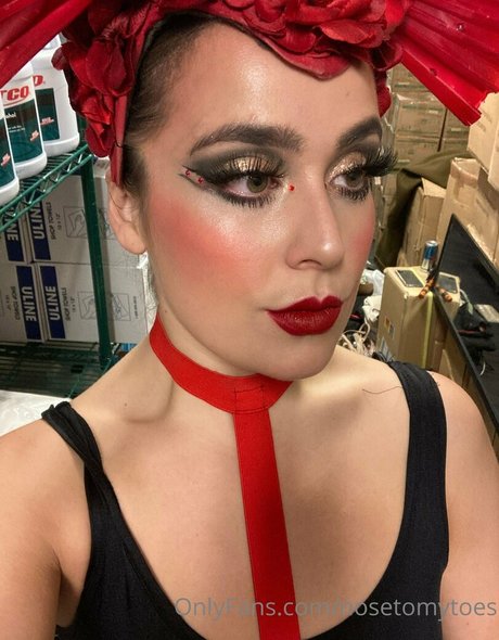 nosetomytoes pornstar naked photo