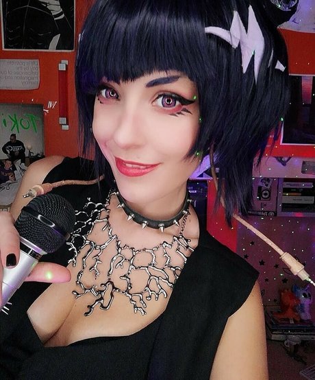 MiikhyDeafening sexy actress gallery