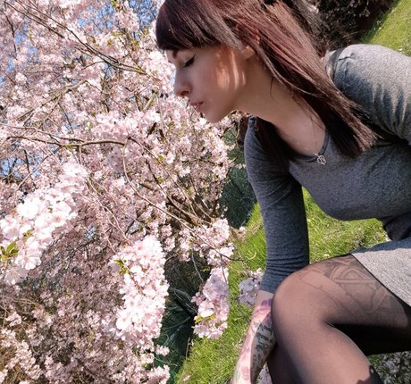 romisu nudes model pictures