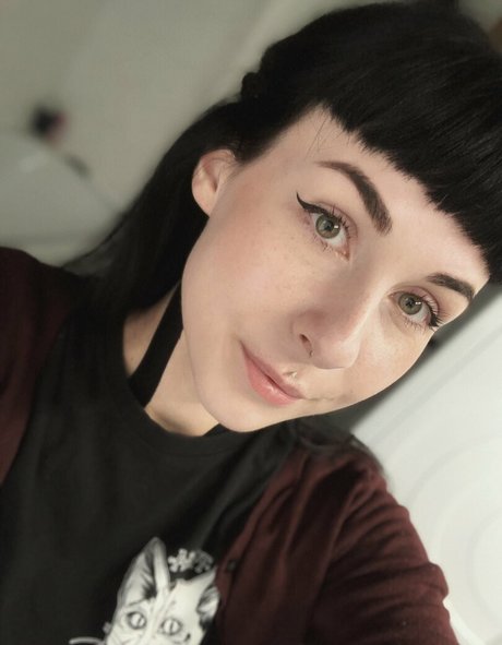 romisu xxx actress photos