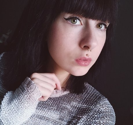 romisu model pretty images