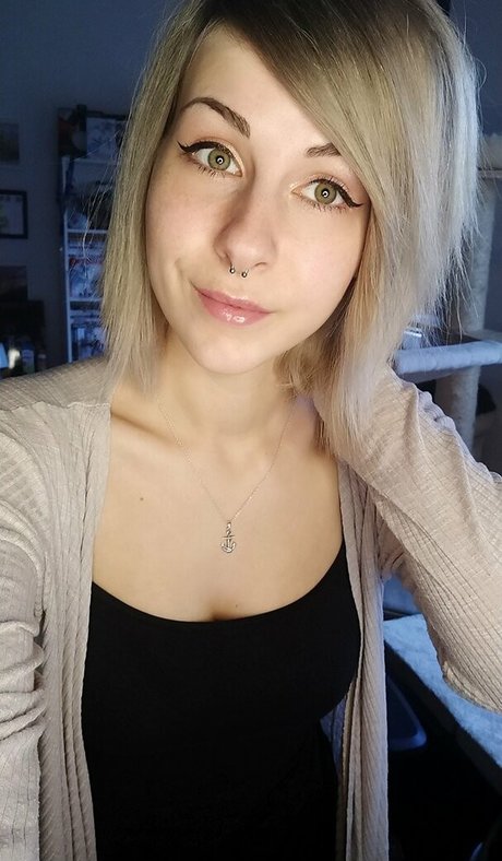 romisu model pornographic images