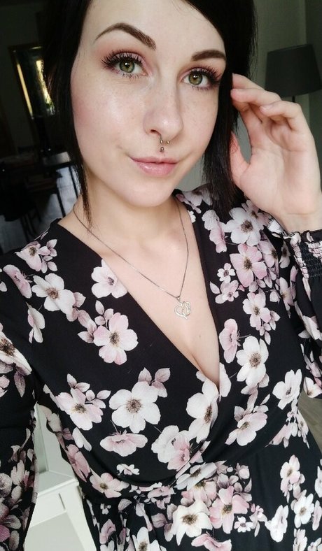 romisu beautiful actress pic