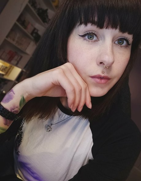 romisu model nudes archive