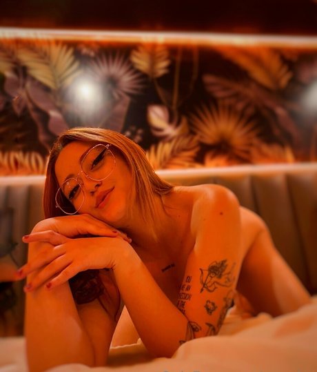 Yuna Kitty adult model gallery